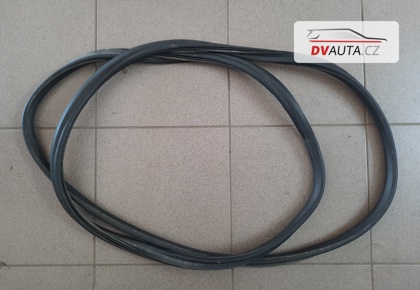 Těsnění pátých dveří 5J9827705